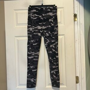 TQD Athletic Leggings Size Small Gray Camouflage